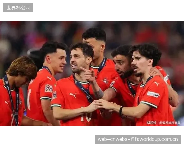 欧冠表现出色的维蒂尼亚与费尔南德斯成为夏窗焦点,引发多家豪门竞逐。 欧冠表现出色的维蒂尼亚与费尔南德斯成为夏窗焦点,引发多家豪门竞逐。